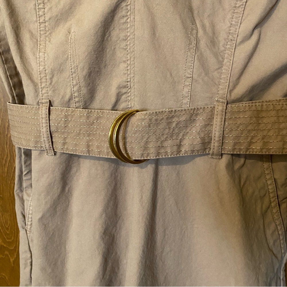 Canvas V-Neck Dress | Banana Republic. Size 8 - Picture 4 of 7